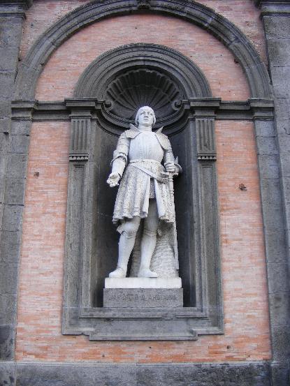 Napoli, Palazzo Reale - statua di Alfonzo I